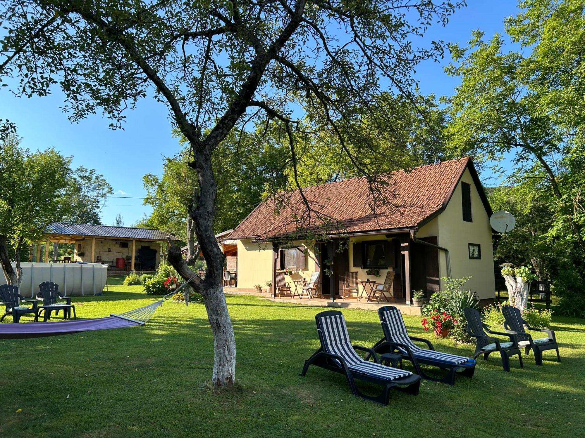 Apartments Celopek Licko Petrovo Selo Εξωτερικό φωτογραφία