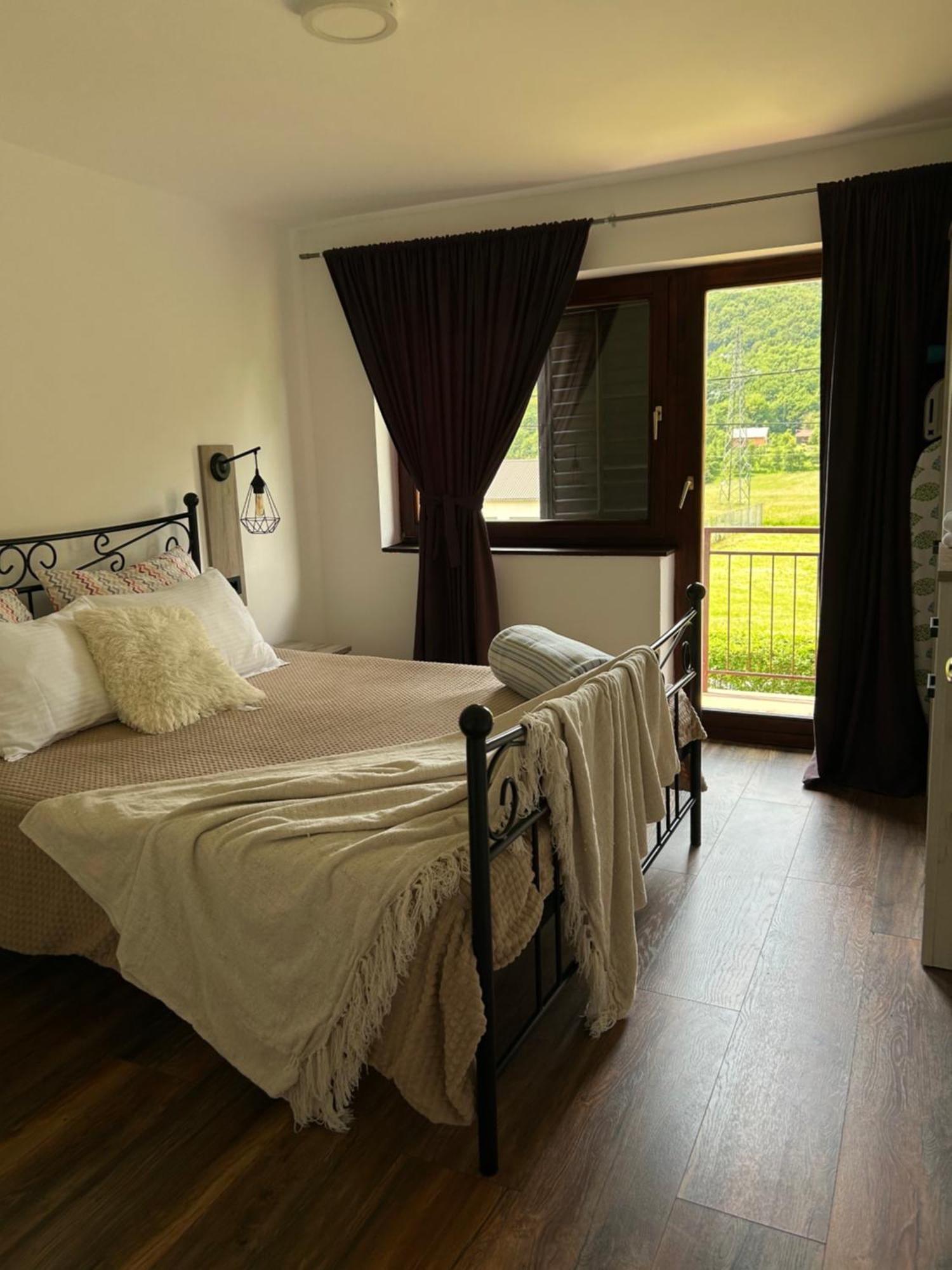 Apartments Celopek Licko Petrovo Selo Εξωτερικό φωτογραφία